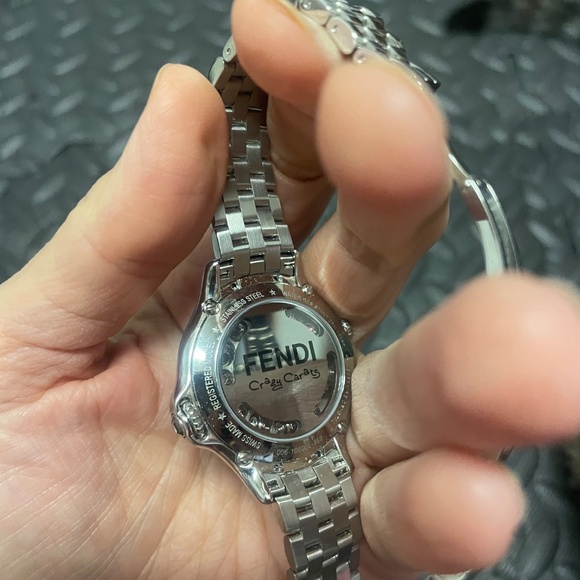 ✨ FENDI Crazy Carats Women’s Luxury Watch - Picture 3 of 3